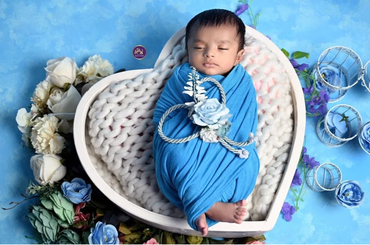 Newborn baby photoshoot image for IBS Baby Photoshoot Pune terms and conditions